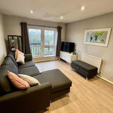 Immaculate 2 Bed Flat With Free Parking! Leilighet Watford  Eksteriør bilde