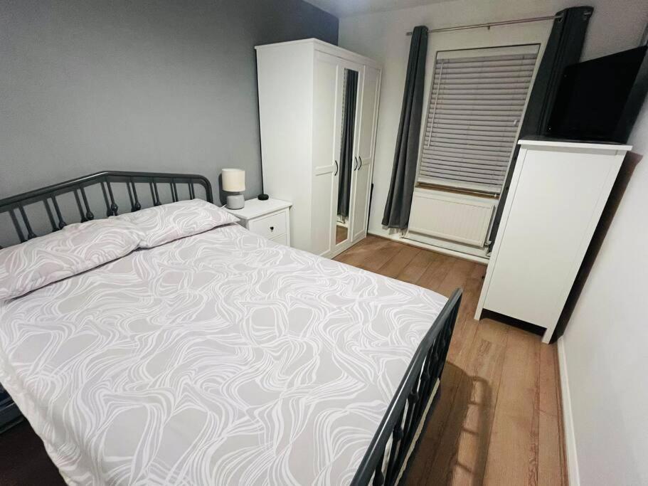 Immaculate 2 Bed Flat With Free Parking! Leilighet Watford  Eksteriør bilde