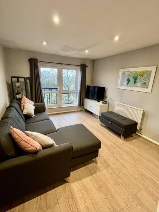 Immaculate 2 Bed Flat With Free Parking! Leilighet Watford  Eksteriør bilde