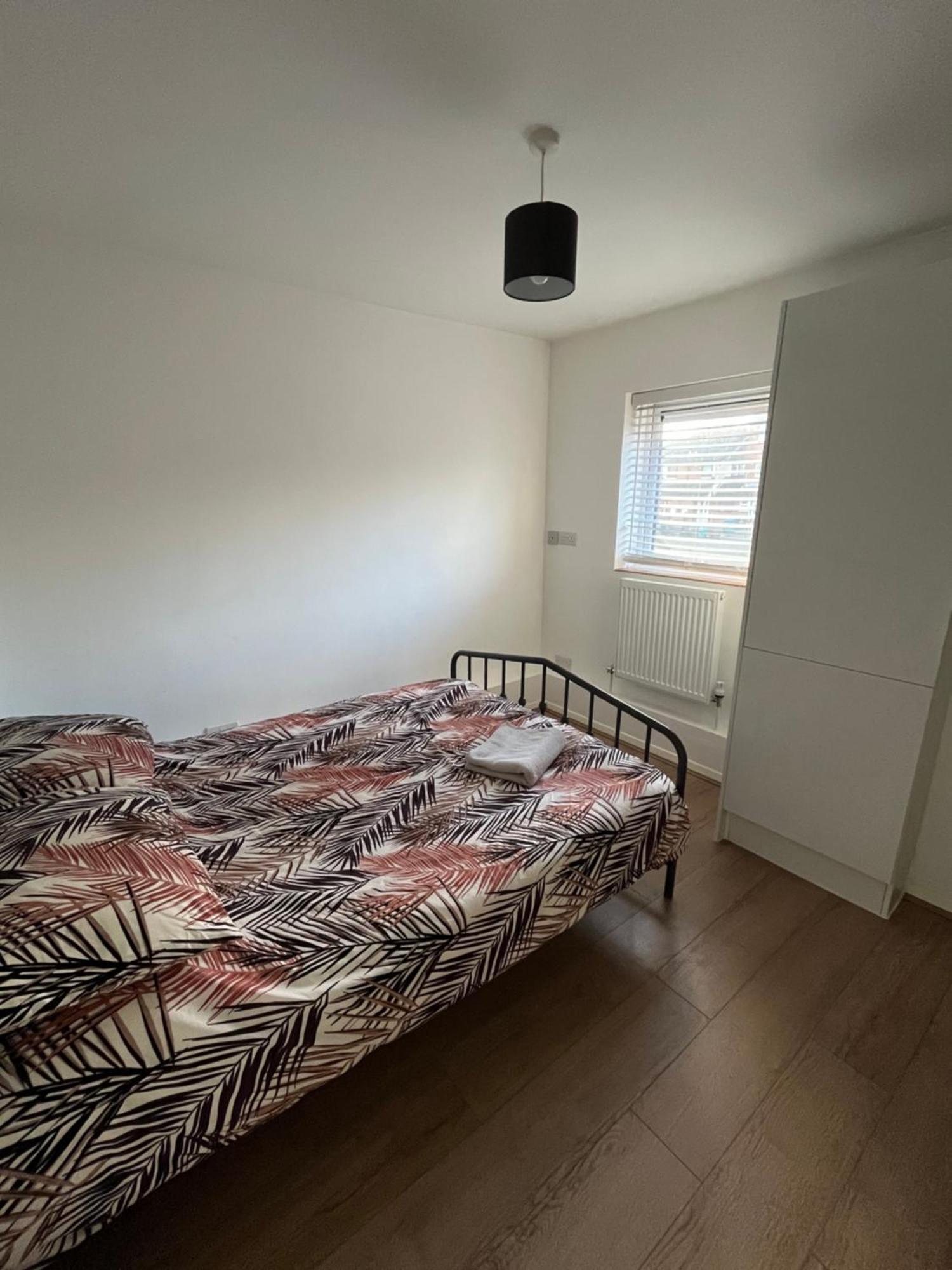Immaculate 2 Bed Flat With Free Parking! Leilighet Watford  Eksteriør bilde